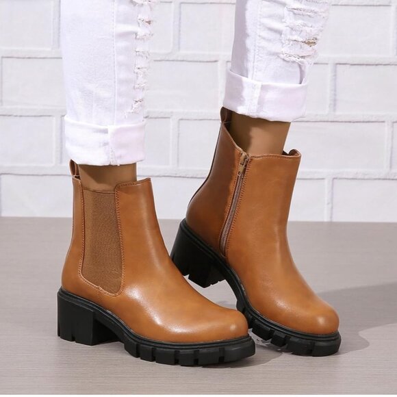 Women Chelsea boots lug sole  NWOT - Picture 1 of 3